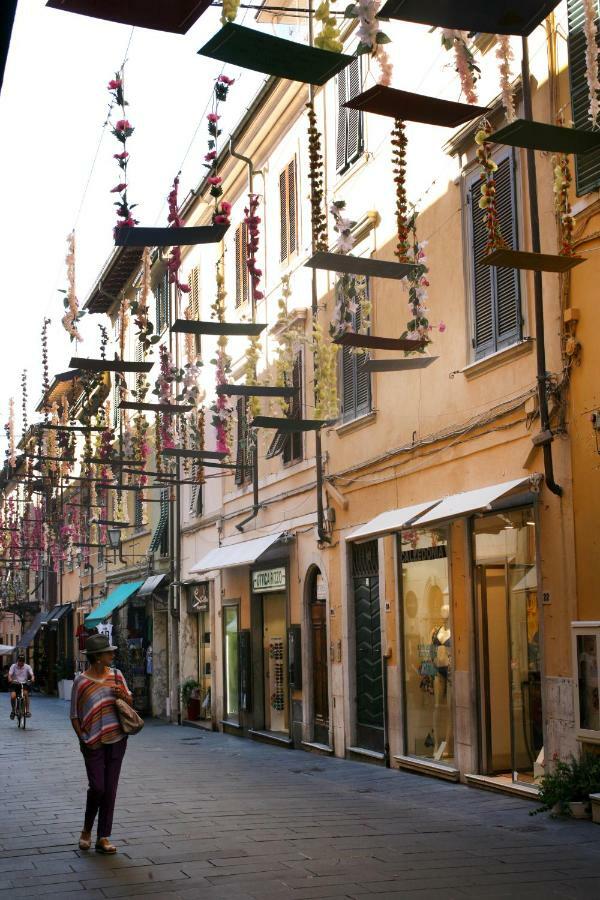 La Piccola Atene Centro Storico Pietrasanta Exterior foto